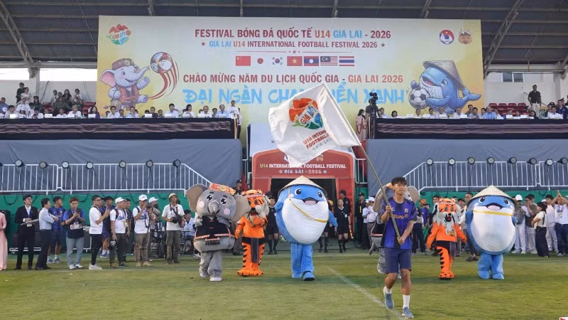Lễ khai mạc Festival Bóng đá trẻ quốc tế-Gia Lai 2026 diễn ra tại sân vận động Pleiku Arena. (Ảnh: MINH VỸ)