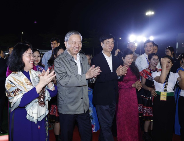 Naslouchání lidem se srdcem, činmi a zodpovědností - Foto 2. Lắng nghe nhân dân bằng trái tim, hành động và trách nhiệm- Ảnh 2.