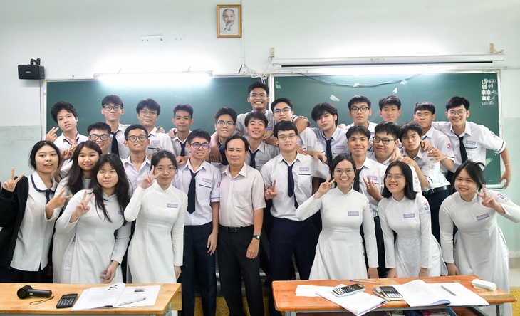 Qui Duc e sua nota perfeita como aluno destaque em ciência da computação - Foto 2. học sinh giỏi - Ảnh 2.