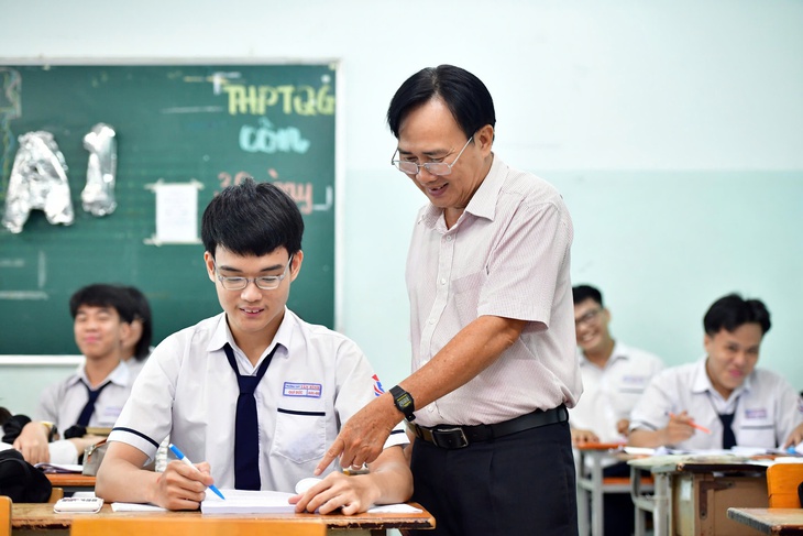 Qui Duc e sua nota perfeita como aluno destaque em ciência da computação - Foto 3. học sinh giỏi - Ảnh 3.