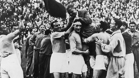 Lịch sử World Cup 1934: Italia lần đầu đăng quang - ảnh 9