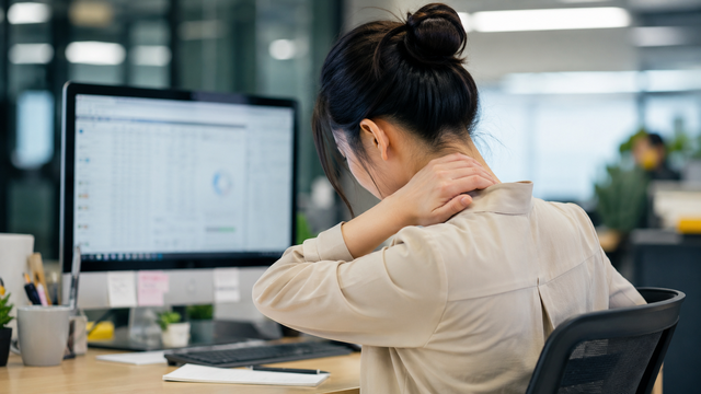 Các biện pháp giúp giảm đau vai gáy cho dân văn phòng- Ảnh 1.