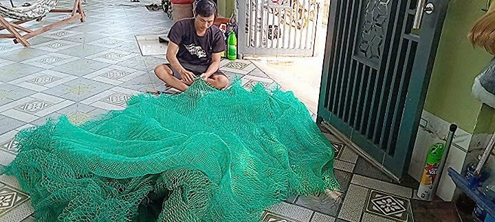 به لطف تورهای ماهیگیری جدید، خانواده آقای نگوین دوک هیپ در بخش ۵، کمون فو توی، سفرهای ماهیگیری خود را افزایش داده و زندگی خود را تثبیت کرده‌اند.
