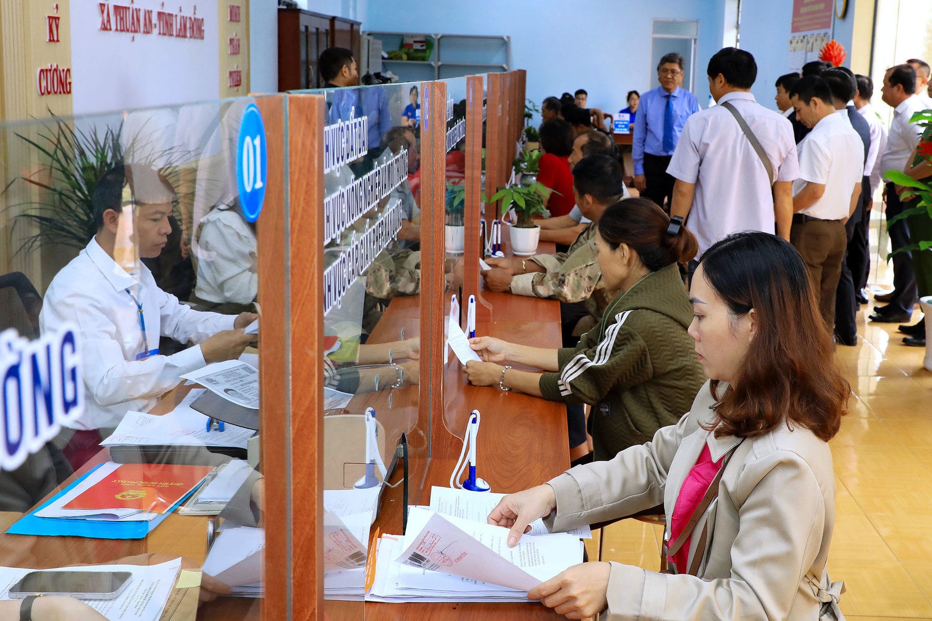 trung-tam-phuc-vu-hanh-chinh-cong-xa-thuan-an-la-22diem-sang-22-trong-5-xa-bien-gioi-cua-lam-dong(1).jpg