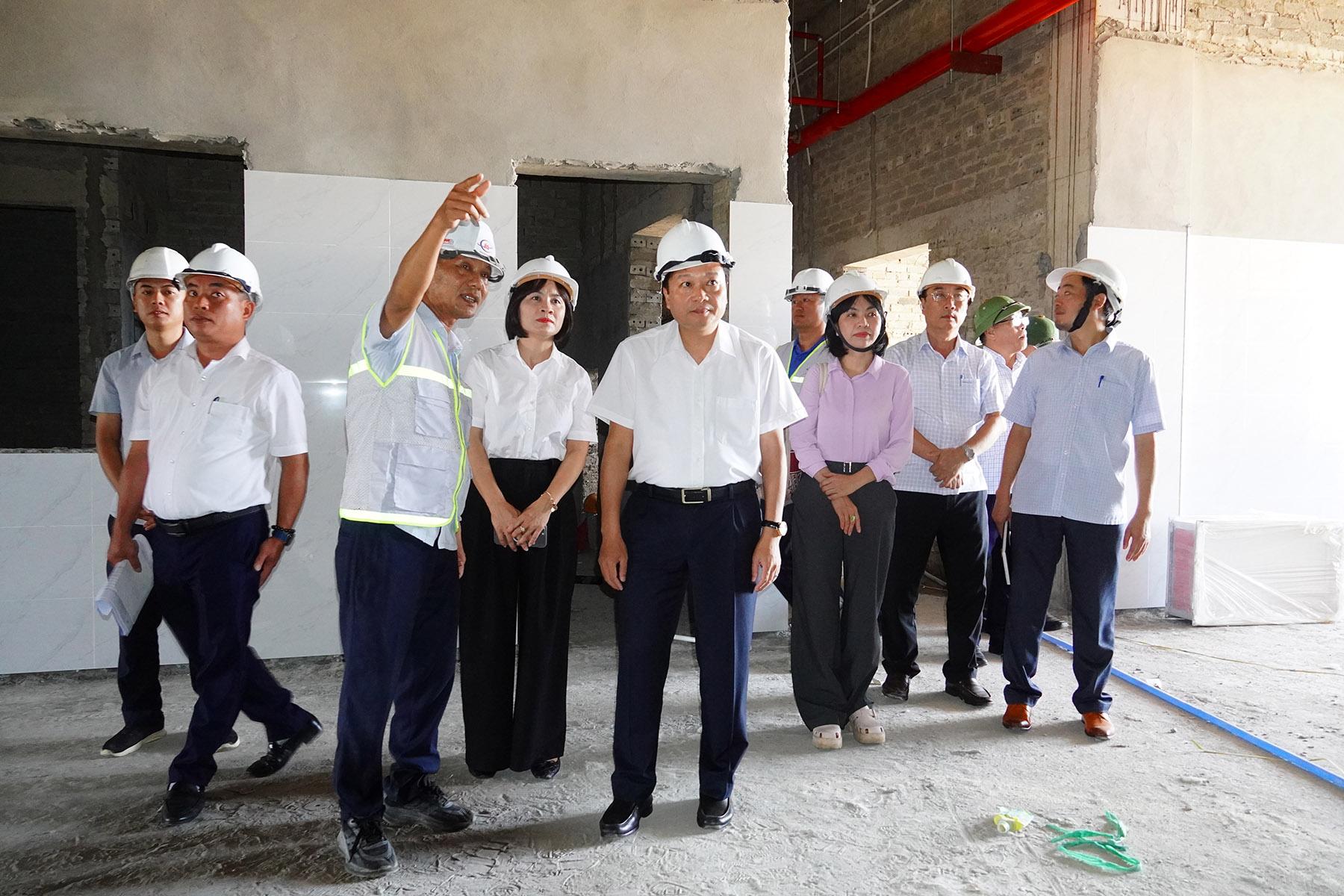 Chủ tịch UBND tỉnh Lê Hồng Vinh kiểm tra tình hình thực hiện Dự án Bệnh viện Đa khoa Quảng Ninh (cơ sở 2)