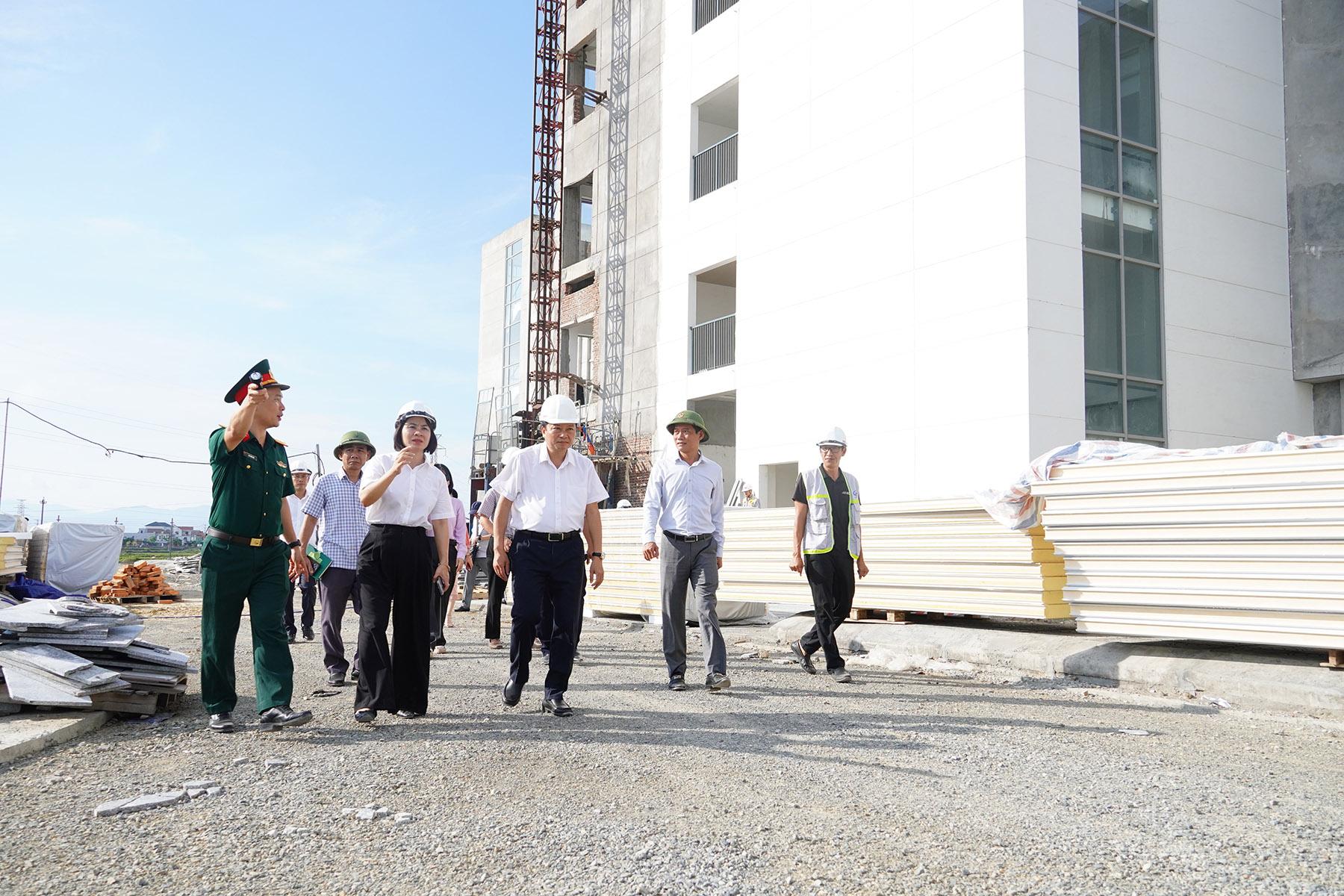 Chủ tịch UBND tỉnh Lê Hồng Vinh kiểm tra Dự án Bệnh viện Đa khoa khu vực Bắc Quảng Bình (cơ sở 2)