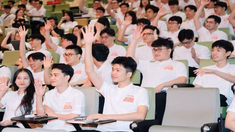 Les stagiaires participant au programme Viettel Talent 2026 lors de la cérémonie d'ouverture.