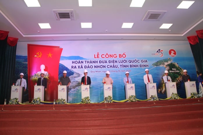 Xã đảo Nhơn Châu chính thức có điện quốc gia - Ảnh 1.
