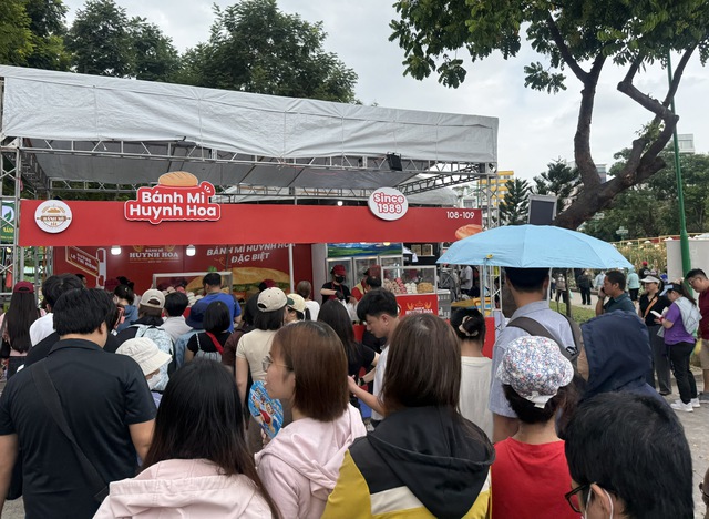 Lễ hội bánh mì mùa 4 thu hút lượng khách kỷ lục- Ảnh 1.