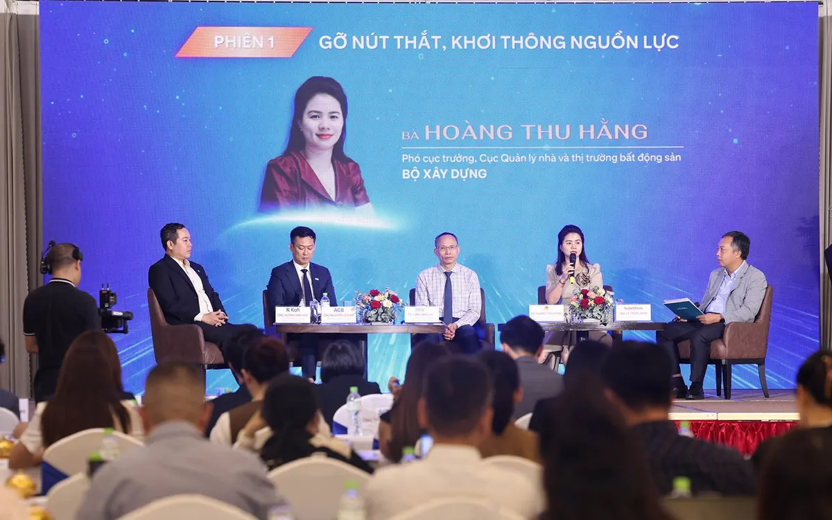 Các chuyên gia cho rằng, thị trường bất động sản muốn phục hồi bền vững phải giải được bài toán nhà ở vừa túi tiền và kiểm soát đà tăng giá vượt thu nhập người dân.