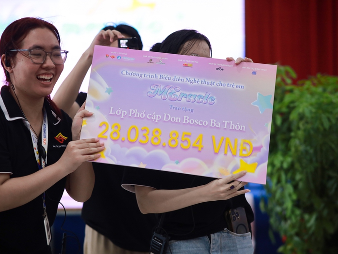 Phép màu từ sân khấu nhỏ - Ảnh 2.