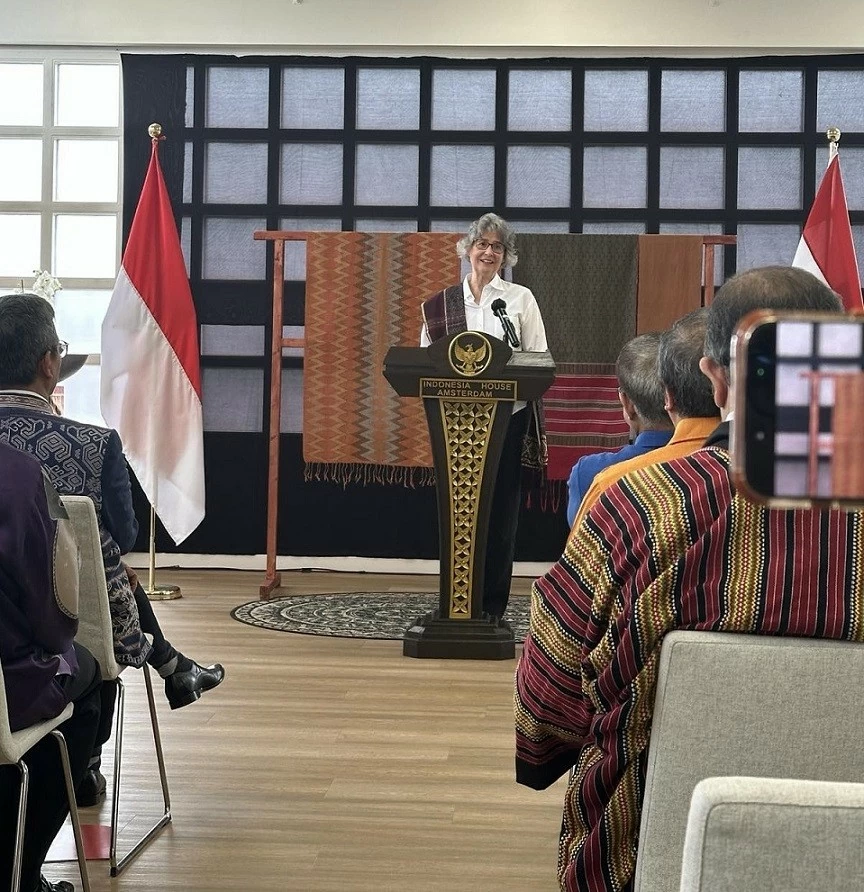 تقویت همبستگی آسهآن از طریق نمایشگاه نساجی در هلند. Thắt chặt tình đoàn kết ASEAN qua triển lãm dệt may tại Hà Lan