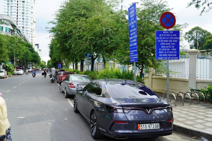 Městský úřad An Dong uděluje povolení a vybírá poplatky za dočasné užívání chodníků a silnic prostřednictvím aplikace - Foto 1. vỉa hè - Ảnh 1.