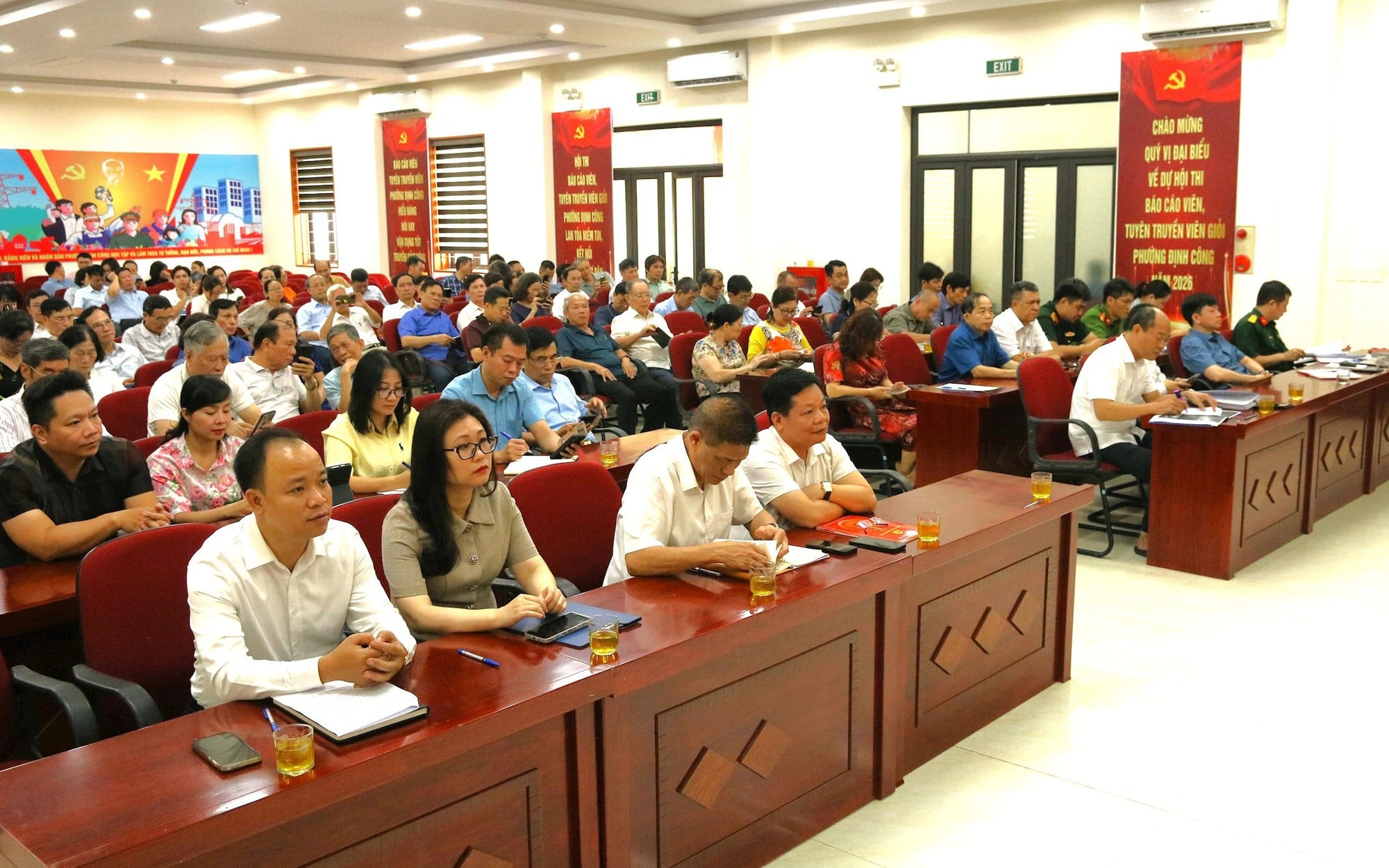 Các đại biểu dự Hội nghị quán triệt