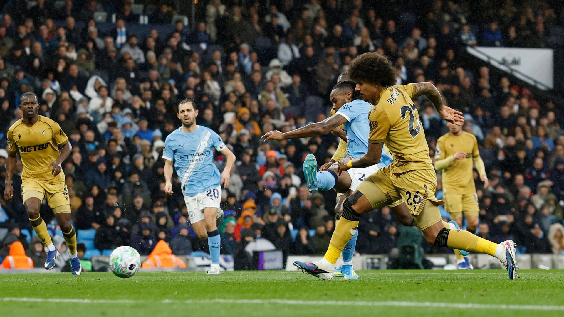 resources_premierleague_pulselive_com 2026 05 13T193332Z_1045636197_UP1EM5D1IBU4P_RTRMADP_3_SOCCER ENGLAND MCI CRY (2).jpg