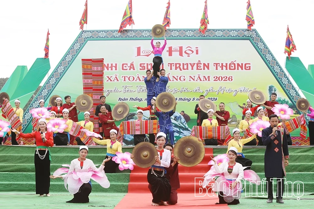 Lễ hội Đánh cá suối truyền thống độc đáo, thu hút đông đảo du khách