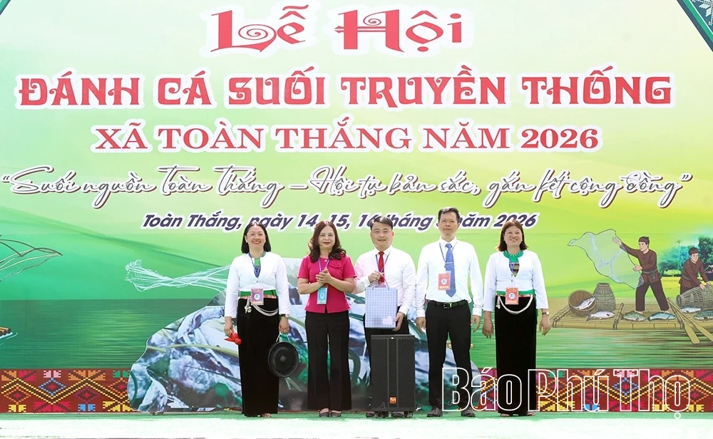 Lễ hội Đánh cá suối truyền thống độc đáo, thu hút đông đảo du khách