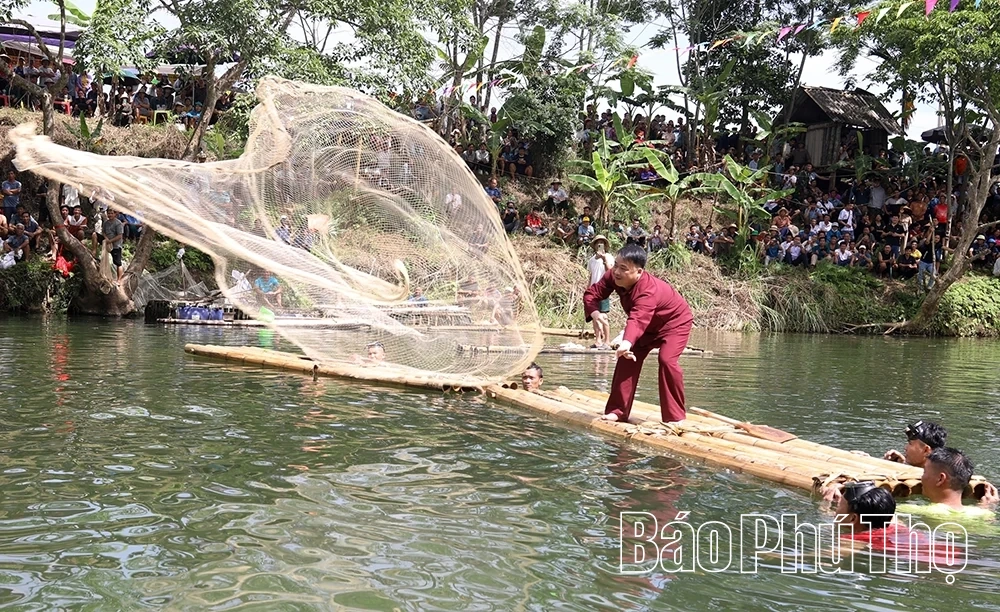 Lễ hội Đánh cá suối truyền thống độc đáo, thu hút đông đảo du khách