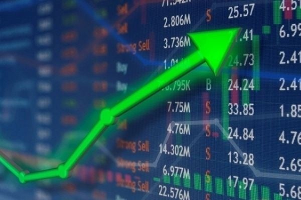 Dòng tiền tập trung vào nhóm bluechip, đặc biệt là cổ phiếu ngân hàng và họ Vingroup, giúp VN-Index lần đầu tiên vượt mốc 1.925 điểm