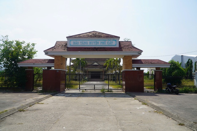 Bảo tàng 'ngủ quên' giữa vườn cỏ dại- Ảnh 1.