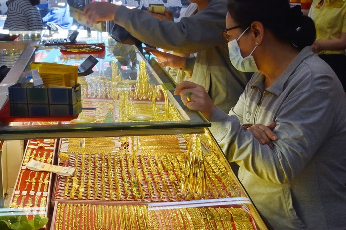 Giá vàng hôm nay 15-5: Đảo chiều lao xuống - Ảnh 1.