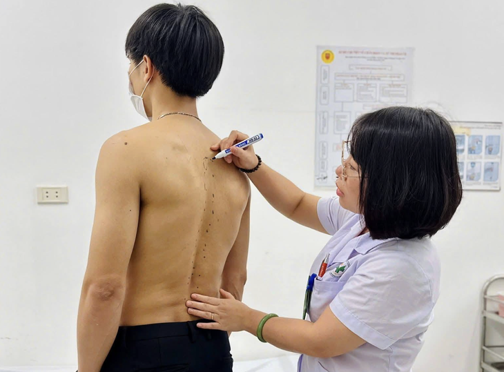 đau lưng - Ảnh 1.