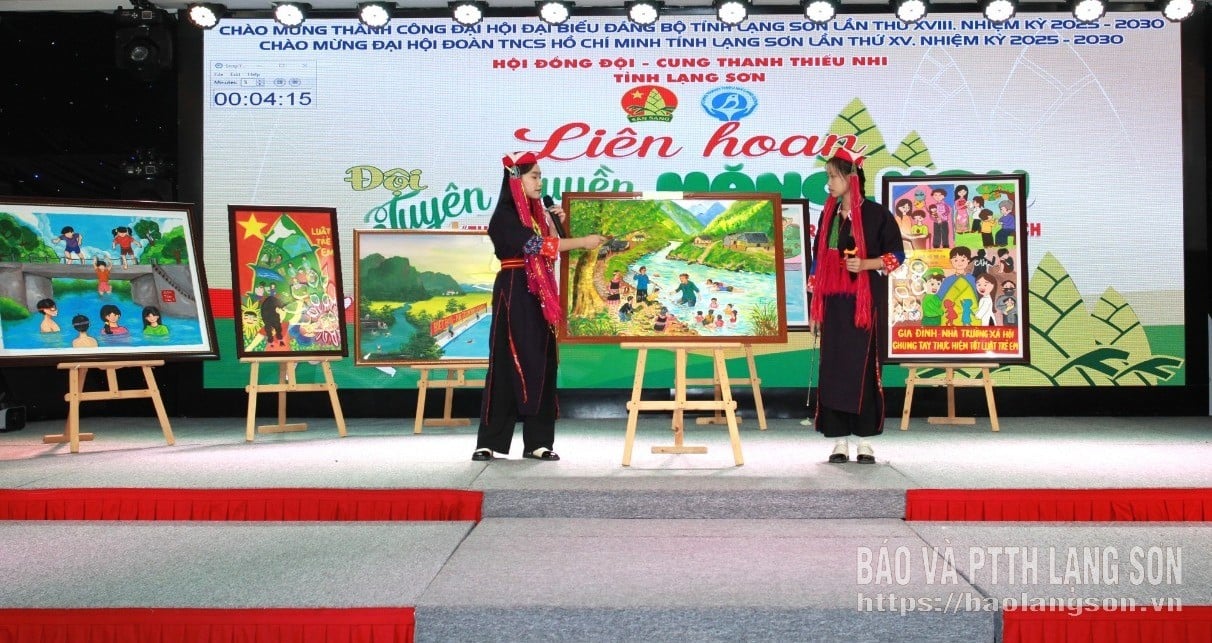 Kanak-kanak dari Lang Son menyertai pertandingan berucap di khalayak ramai di Festival Pasukan Propaganda Perintis Muda.