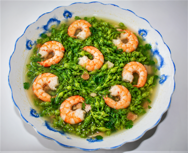 Polévka z květů Telosma cordata – osvěžující miska polévky na chladný letní den – Foto 1. Canh hoa thiên lý dịu mát ngày hè - Ảnh 1.