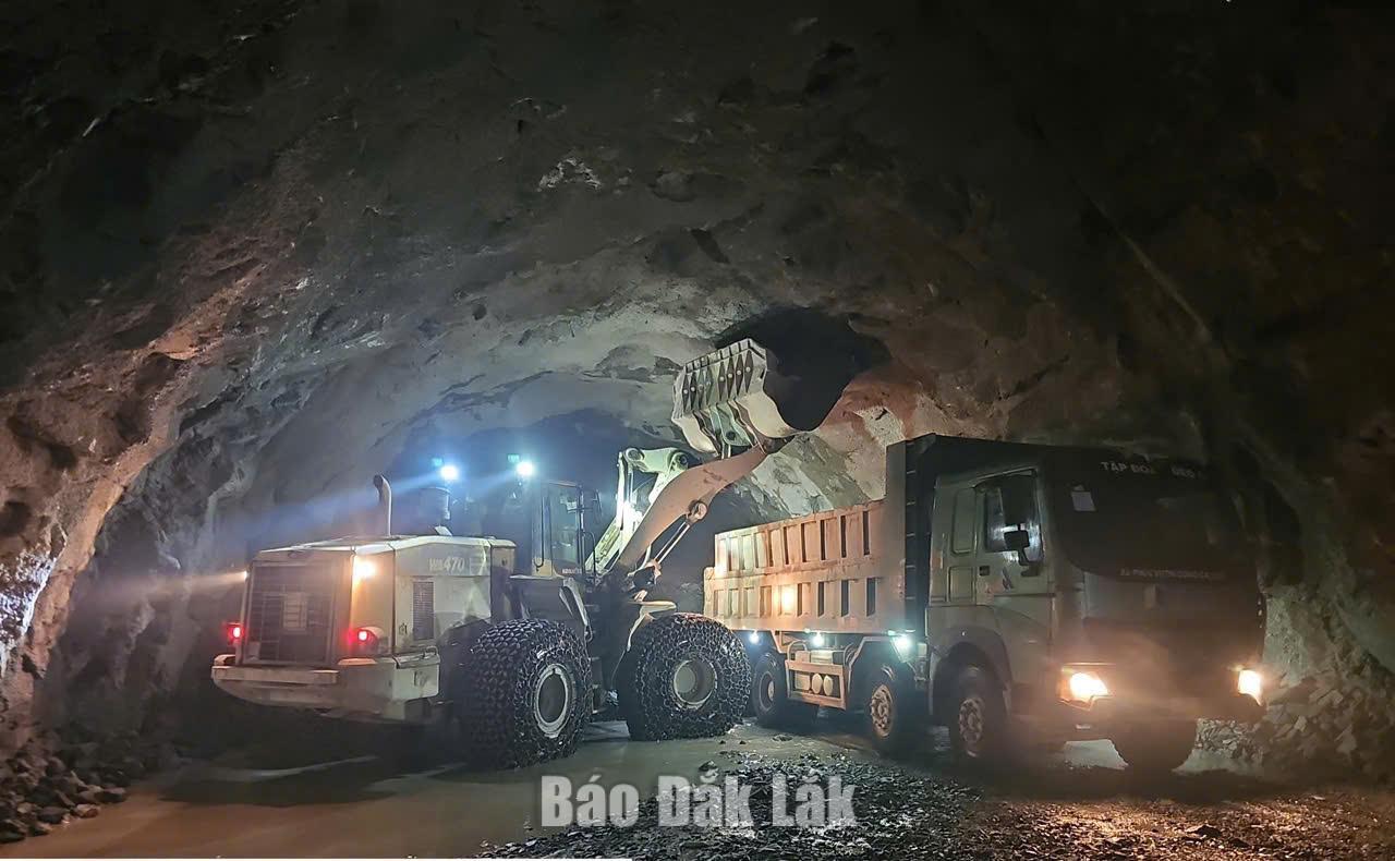 Construction d'un projet de transport dans la province.
