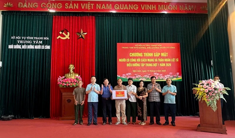 Gặp mặt người có công với cách mạng và thân nhân liệt sỹ