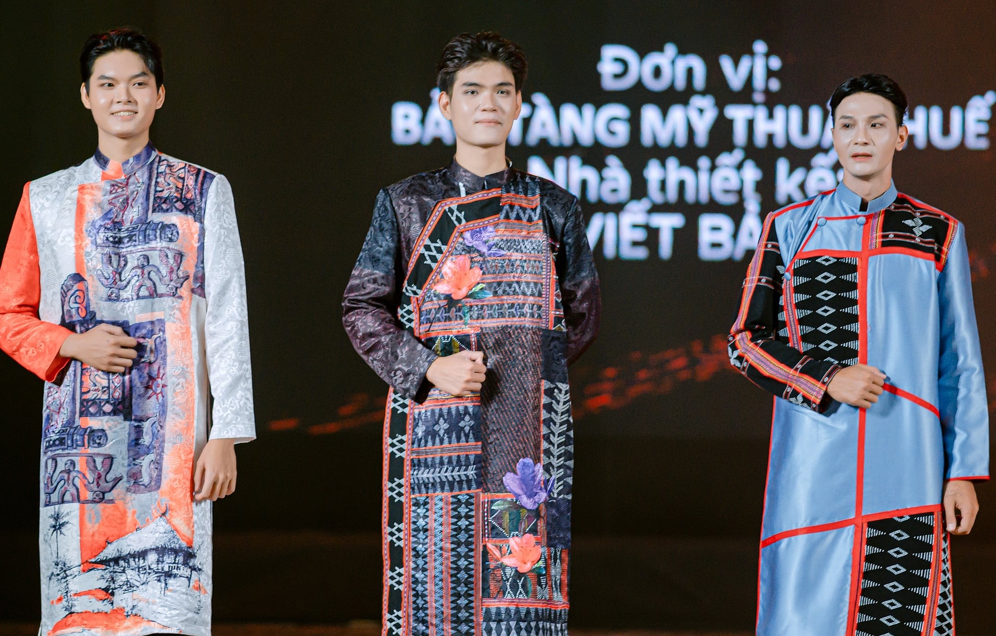 Bewundern Sie den exquisiten A Lưới zèng-Stoff auf dem Huế ao dai-Kleid – Foto 4. Ngắm zèng A Lưới thăng hoa trên tà áo dài Huế- Ảnh 4.