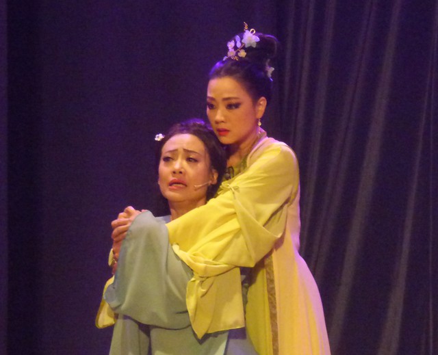 Künstler Quang Thảo und Hồng Ánh: Wir müssen das Feuer in unseren Herzen am Brennen halten - Foto 3. Nghệ sĩ Quang Thảo và Hồng Ánh: Cần nuôi lửa trong tim- Ảnh 3.