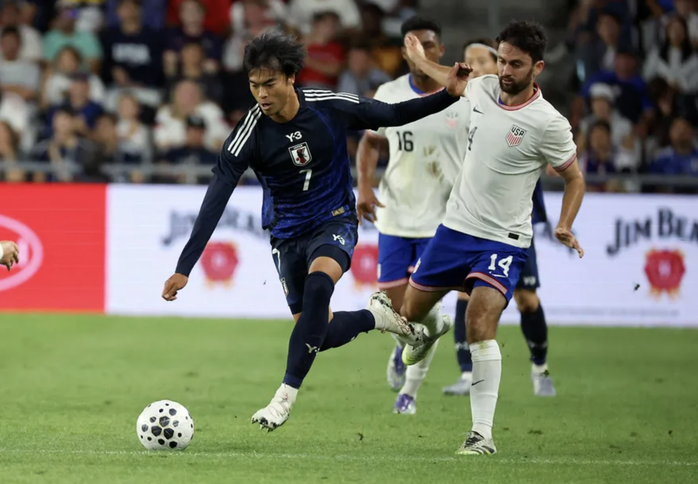 Mitoma, Minamino lỡ hẹn tuyển Nhật Bản dự World Cup - Ảnh 1.