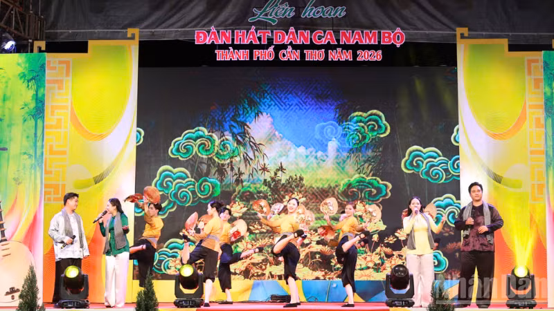 Dân ca Nam Bộ mang sắc thái văn hóa độc đáo, gắn bó với cuộc sống lao động. 