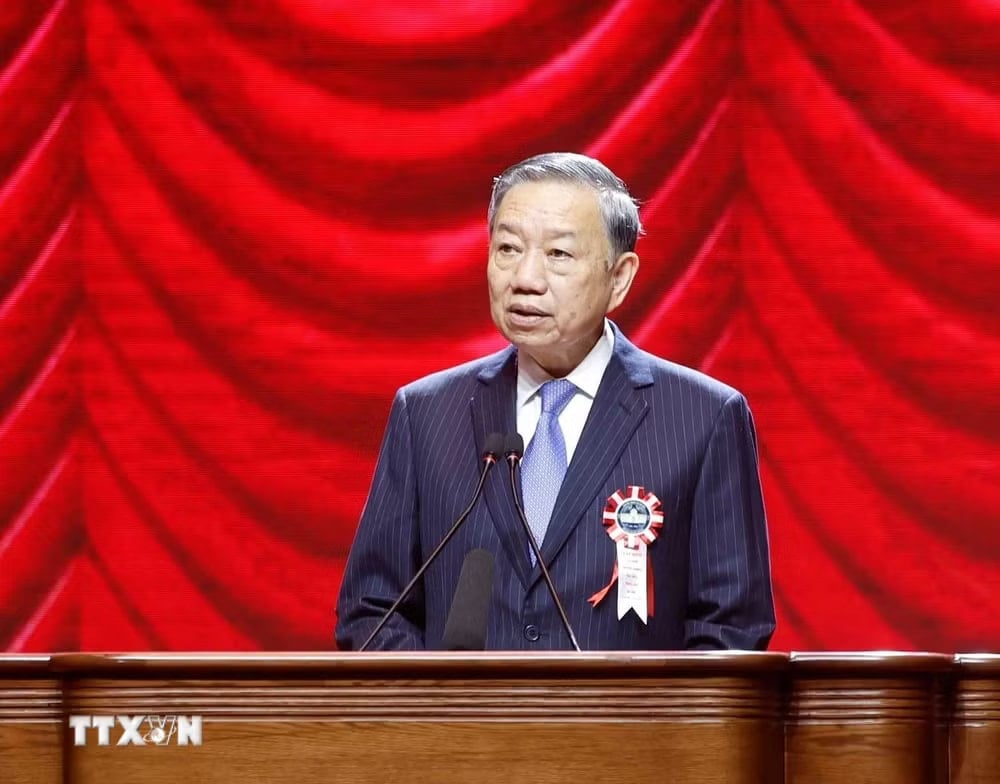 ttxvn-tong-bi-thu-chu-tich-nuoc-du-le-ky-niem-120-nam-ngay-truyen-thong-dai-hoc-quoc-gia-ha-noi-1.jpg