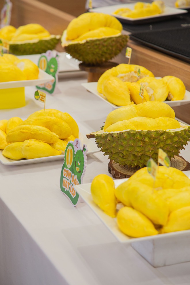 Buffet sầu riêng độc lạ đang diễn ra ở TP.HCM, cửa hàng chuẩn bị hơn 1 tấn - Ảnh 7.