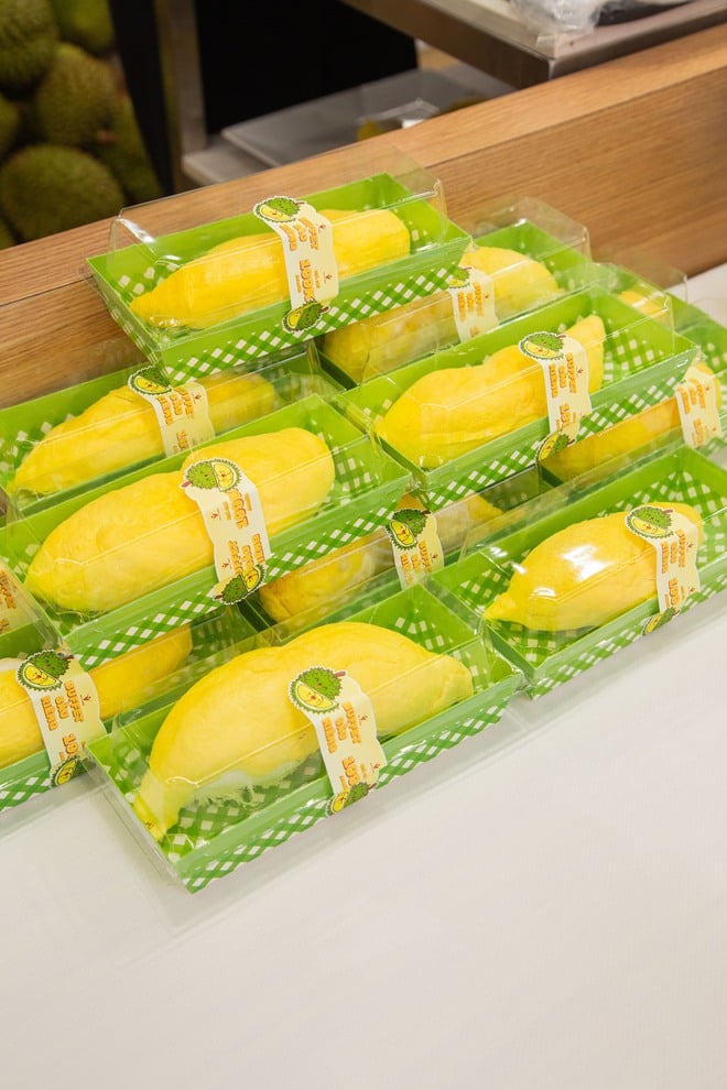 Buffet sầu riêng độc lạ đang diễn ra ở TP.HCM, cửa hàng chuẩn bị hơn 1 tấn - Ảnh 8.