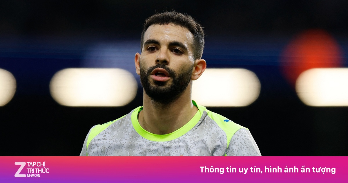 Man City-försvararen somnar medan laget firar segern i mästerskapet.