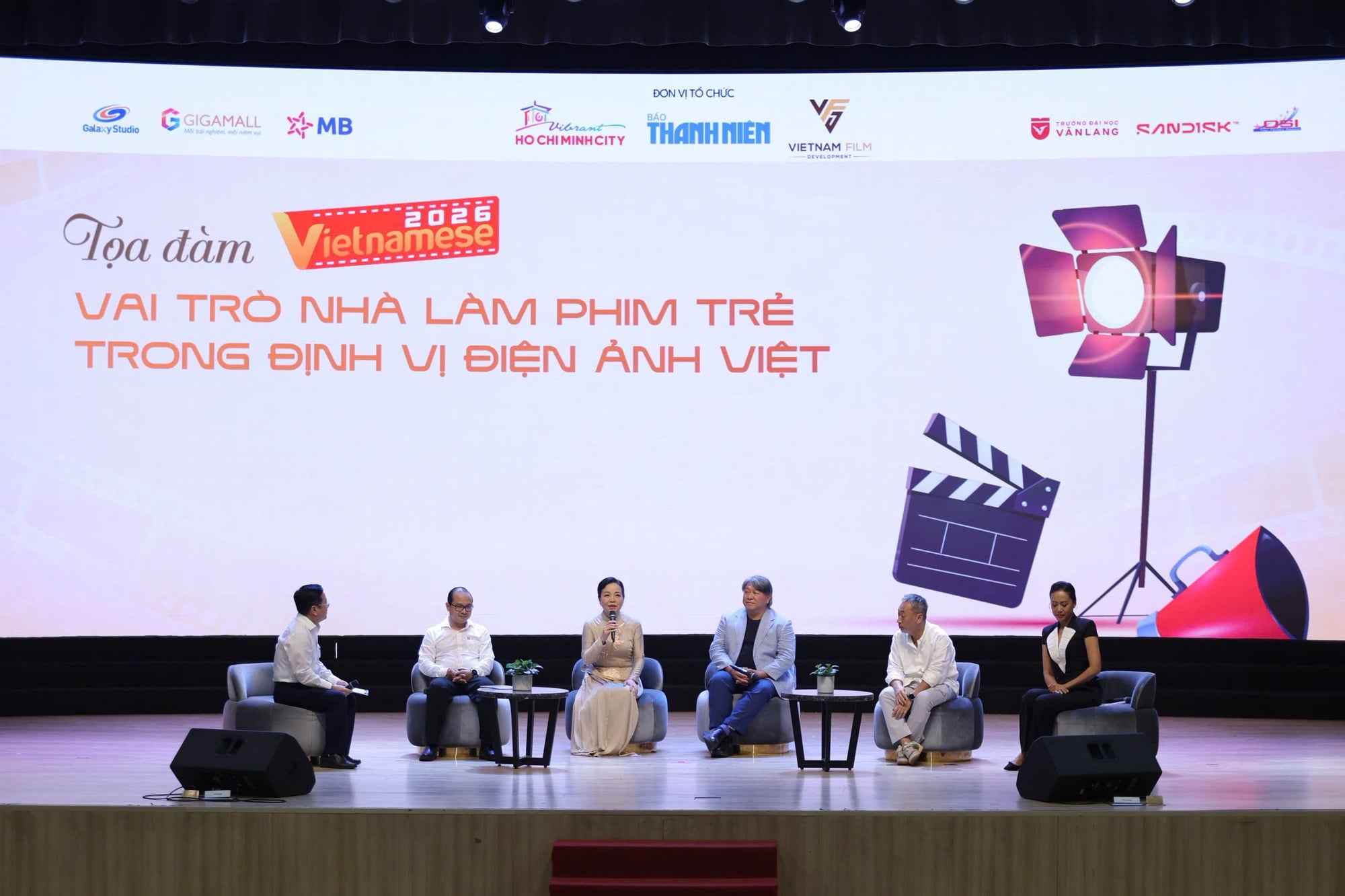 Nhà làm phim trẻ không đứng một mình- Ảnh 1.