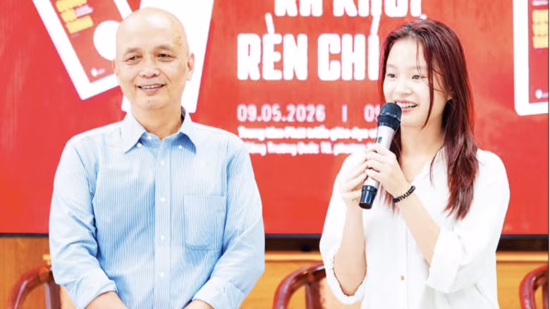 Tác giả Nguyễn Thành Nam cùng nhân vật “Thanh”.