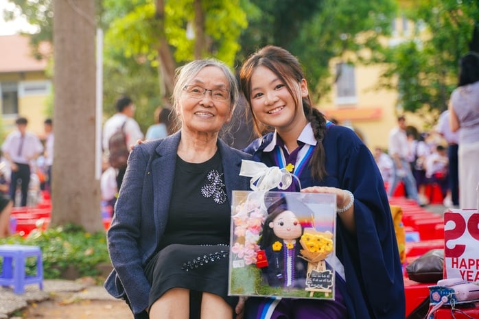 Lễ tri ân đọng lại nhiều cảm xúc tại THPT Nguyễn Thị Minh Khai - Ảnh 2.