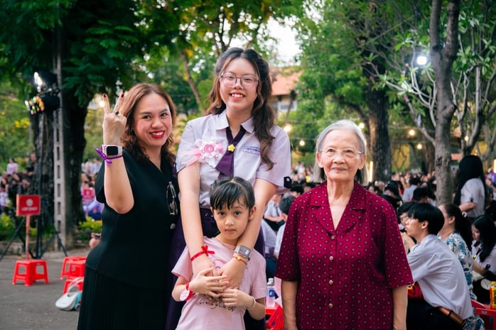 Lễ tri ân đọng lại nhiều cảm xúc tại THPT Nguyễn Thị Minh Khai - Ảnh 3.