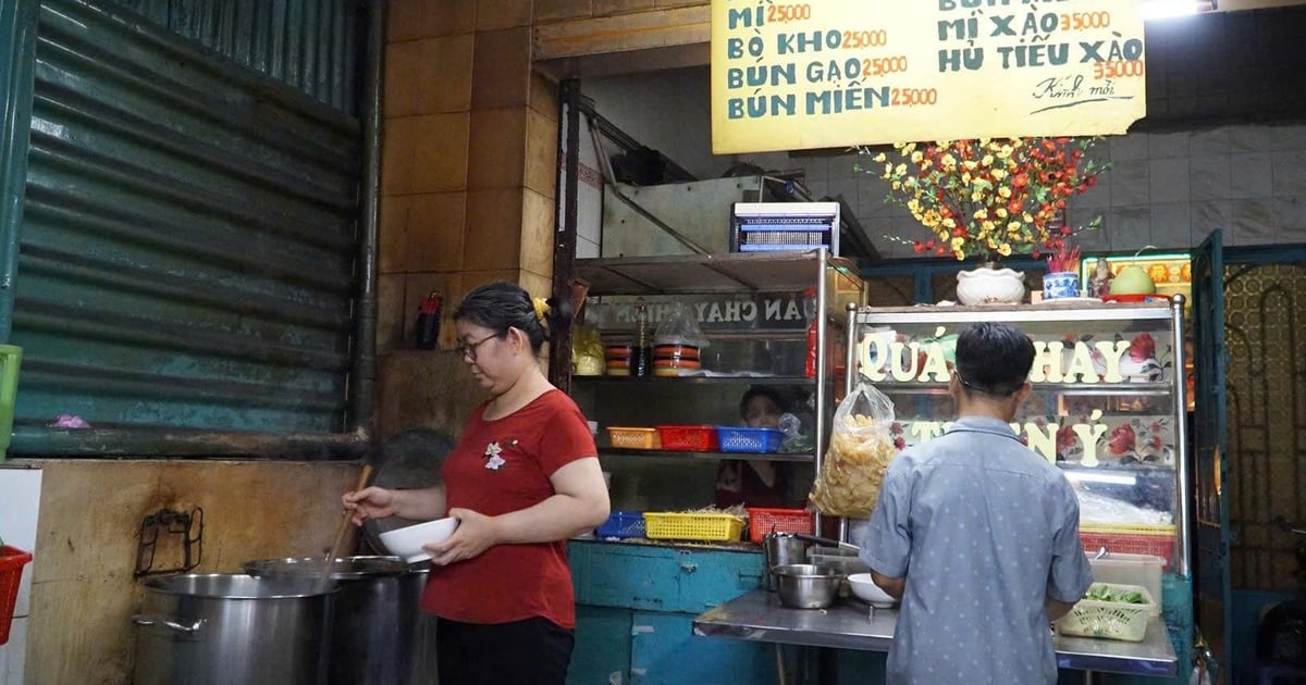 De vegetarische steeg in Xóm Giá, Ho Chi Minh-stad: van de meer dan twintig eetgelegenheden zijn er 