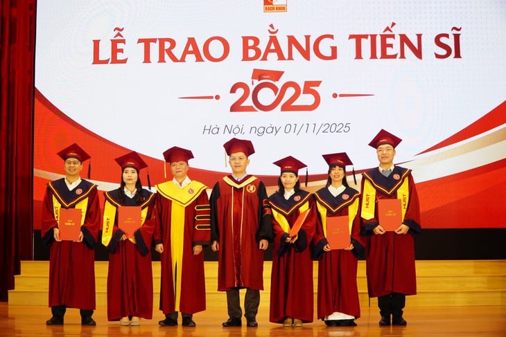 tiến sĩ - Ảnh 1.