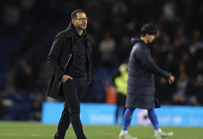 Đằng sau quyết định sa thải HLV Liam Rosenior của Chelsea - Ảnh 1.