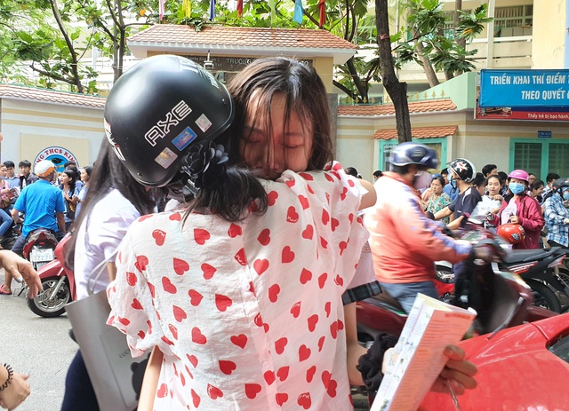 Tranh luận dữ dội về bỏ thi tuyển sinh lớp 10 - Ảnh 1.