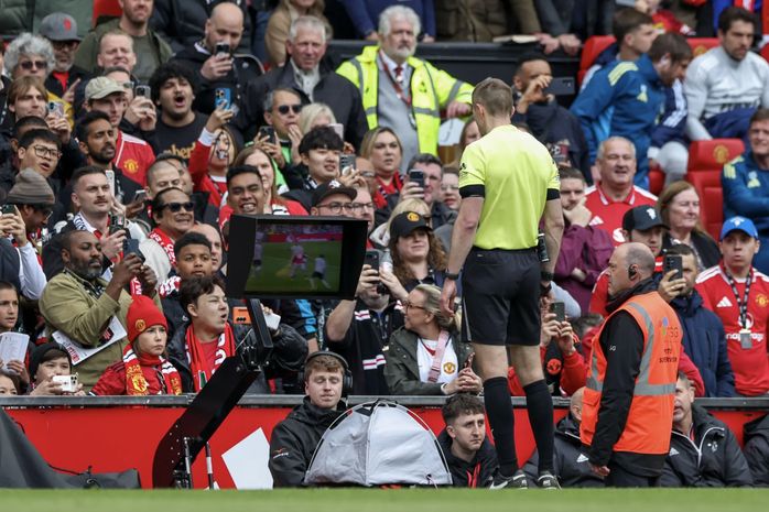 Thắng Nottingham Forest, Man United về đích thứ ba Ngoại hạng Anh - Ảnh 4.