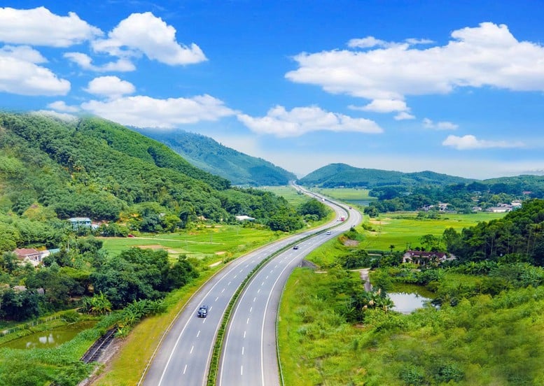 A prioridade é a expansão da rodovia de duas faixas até sua extensão total - Foto 2. Ưu tiên mở rộng cao tốc 2 làn xe lên quy mô hoàn chỉnh- Ảnh 2.