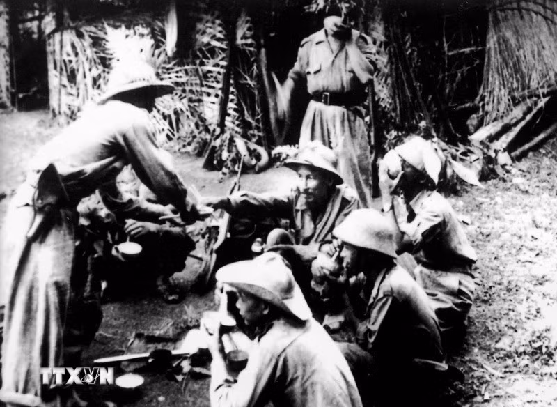 ttxvn-1405-chu-tich-ho-chi-minh-tinh-yeu-bao-la-nhan-dan-5.jpg