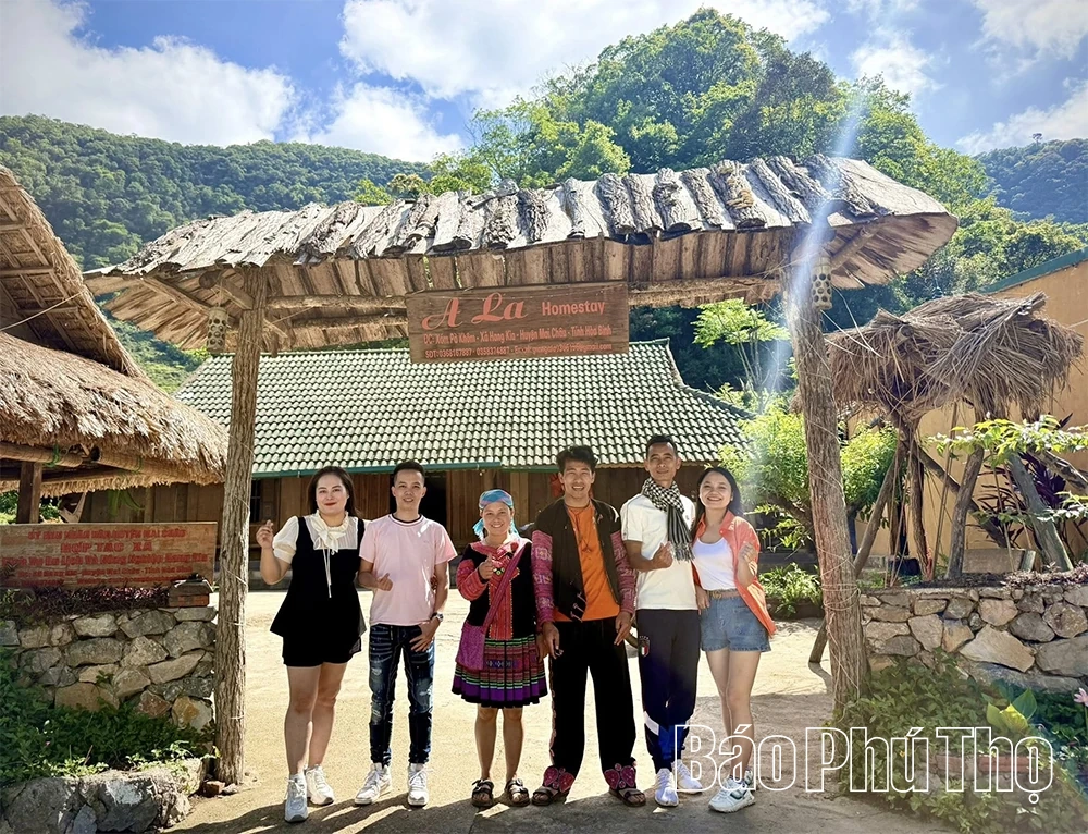 Homestay trên bản Mông